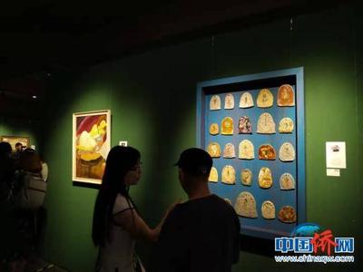 北京、海南女画家作品展海口开幕 在骑楼老街刮文艺风