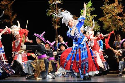 摩登上海遇见深山苗寨——《山海情深》中的扶贫新解